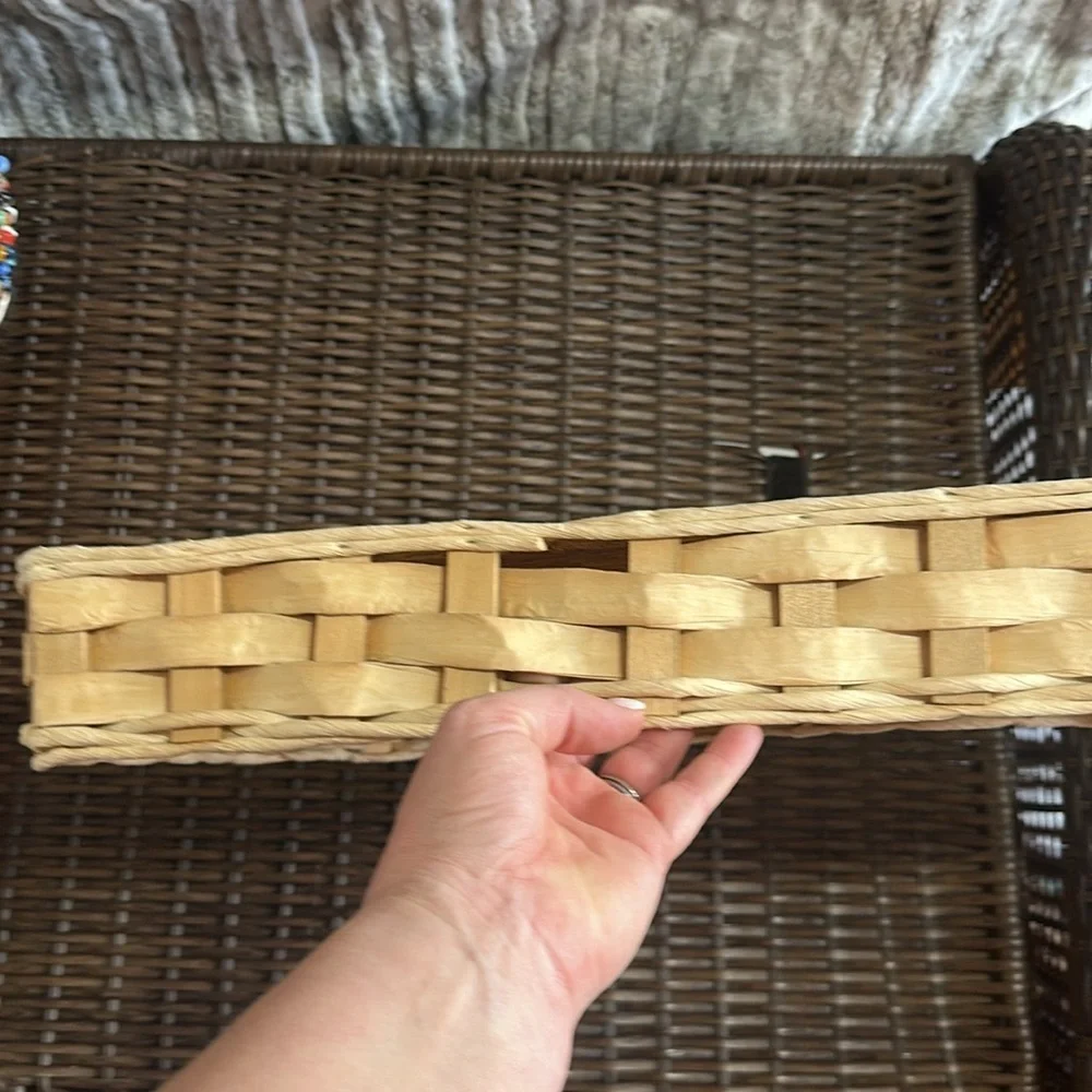 Woven Virginia shaped basket 19” x 11.5”